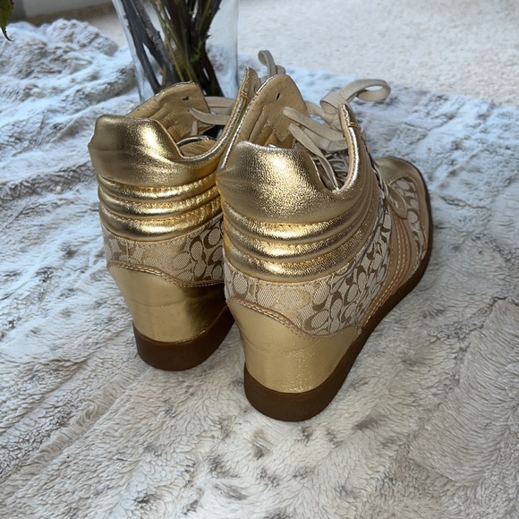 GOLDEN AND KHAKI - Picture 2 of 5